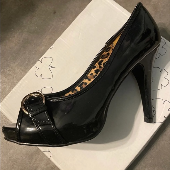 Queentina European Brand New with tags - Picture 3 of 7